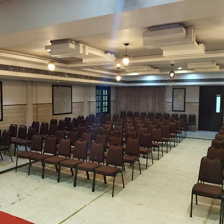 โรงแรมมายาส Tiruchirappalli ภายนอก รูปภาพ
