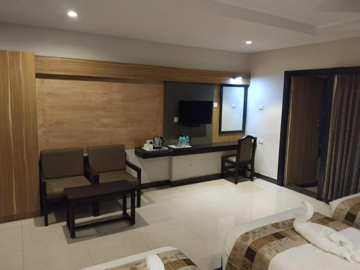 โรงแรมมายาส Tiruchirappalli ภายนอก รูปภาพ