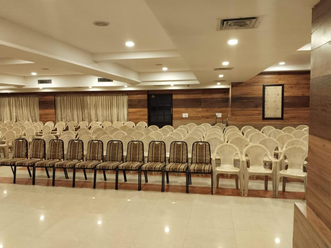 โรงแรมมายาส Tiruchirappalli ภายนอก รูปภาพ
