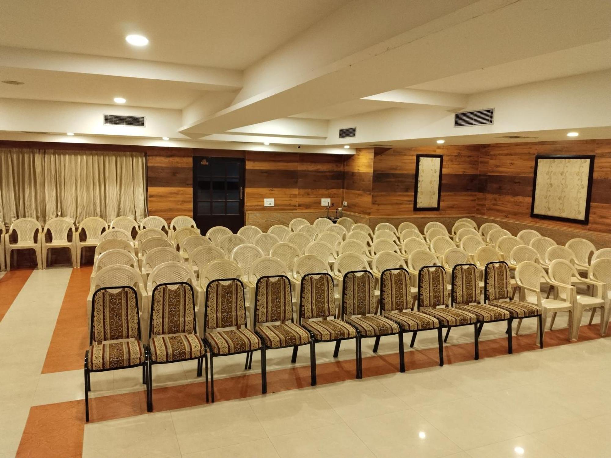 โรงแรมมายาส Tiruchirappalli ภายนอก รูปภาพ